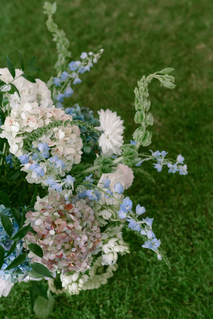 aisle floral arrangement 