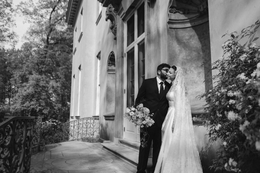 Intimate & Elegant Swan House Wedding in Olguita's Garden 