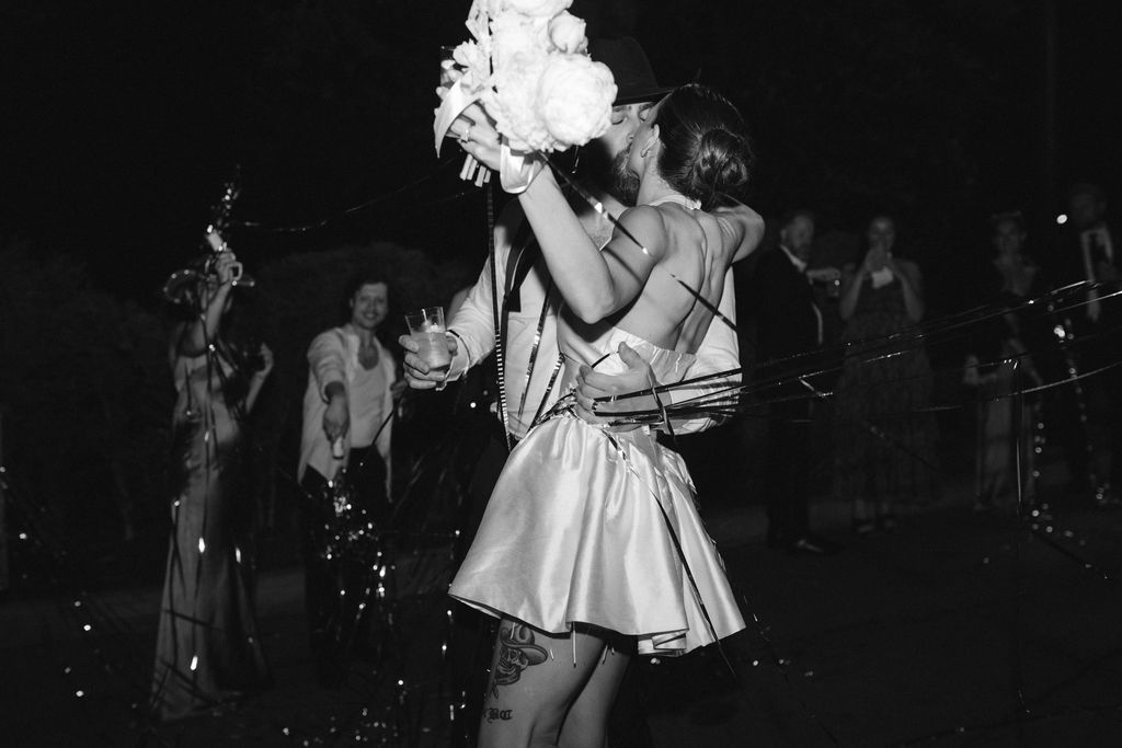 Bride & Groom leaving reception at cheekwood with confetti streamers 