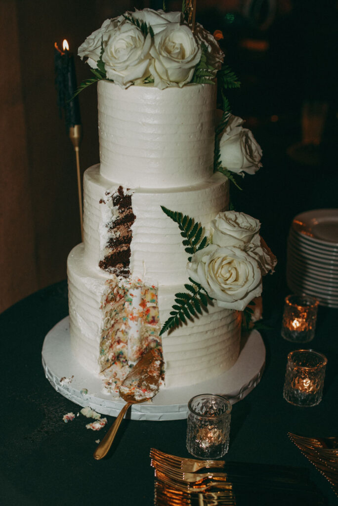 stunning wedding cake