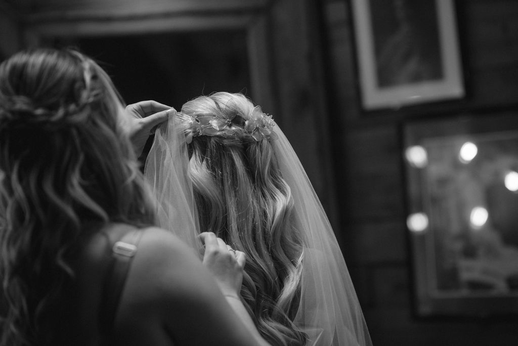 bride putting on veil 