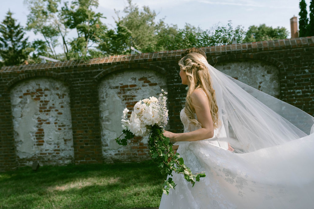 A Romantic Connecticut garden wedding Keeler Tavern Museum