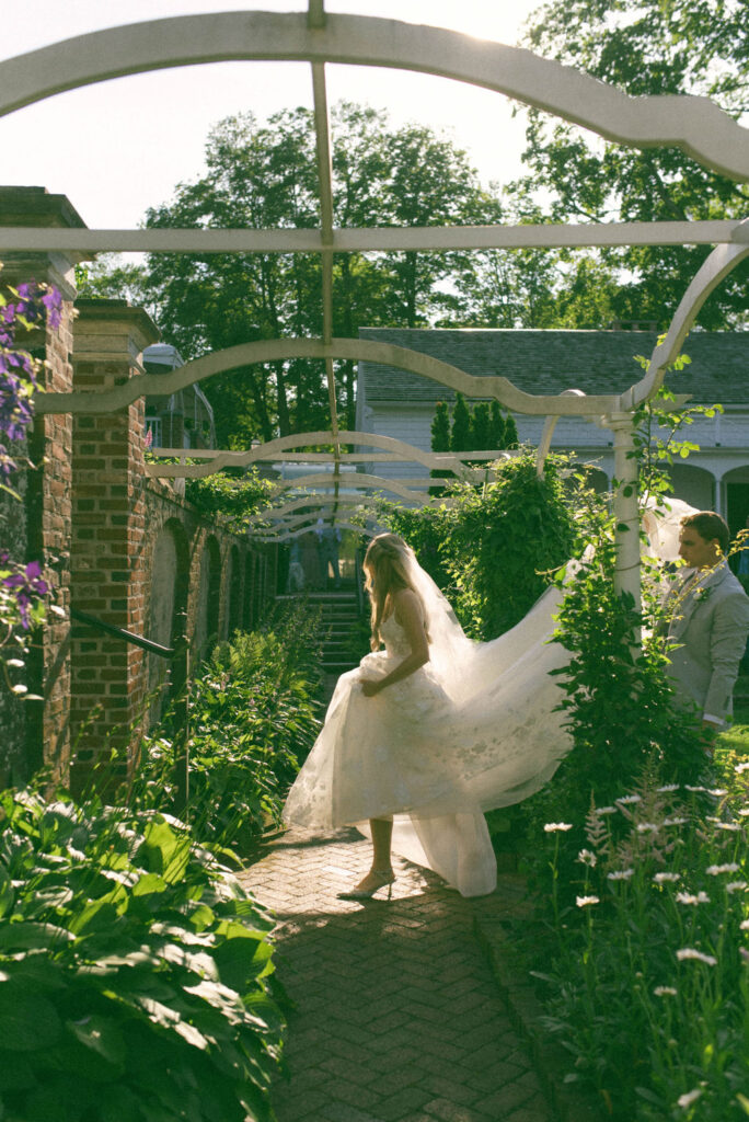 A Romantic Connecticut garden wedding Keeler Tavern Museum