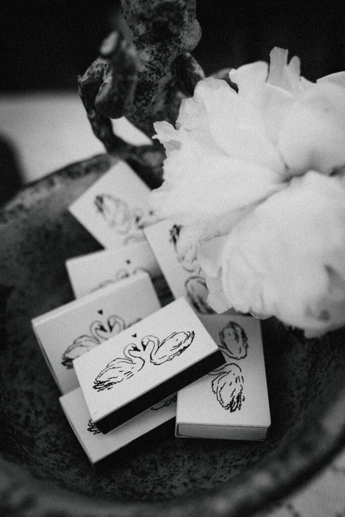 A Romantic Connecticut garden wedding Keeler Tavern Museum swan details