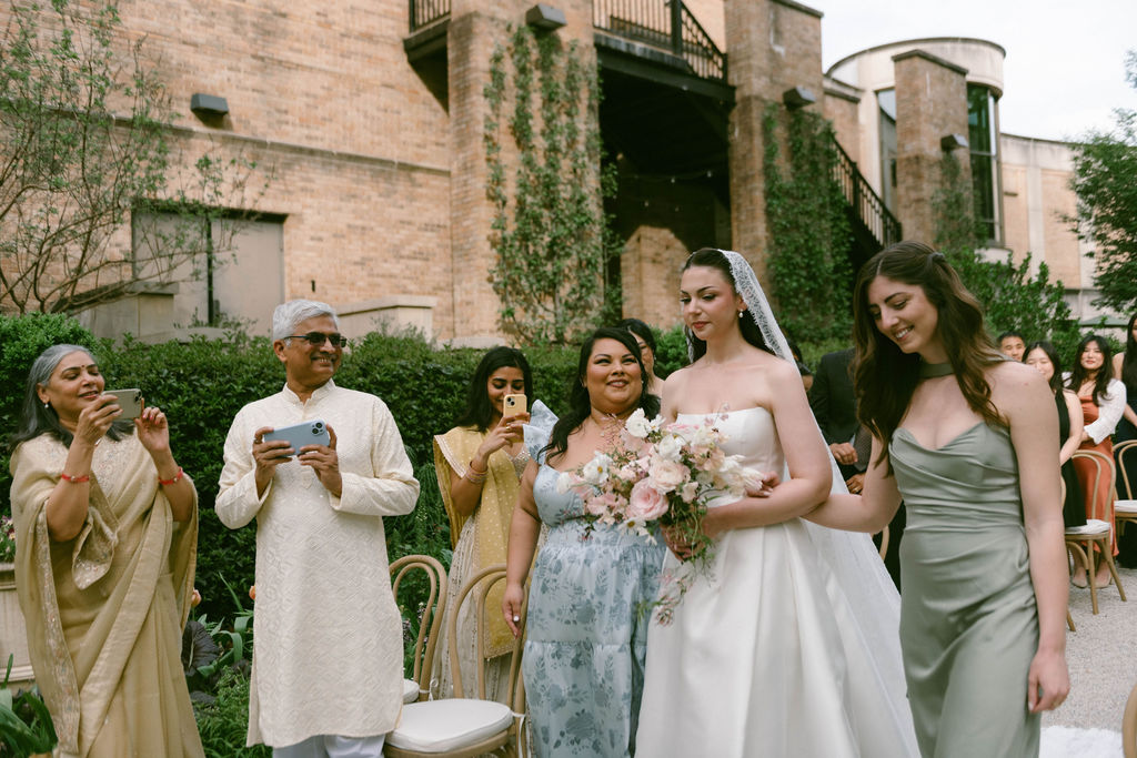 Intimate & Elegant Swan House Wedding in Olguita's Garden 